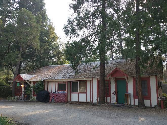 Royal coachman motel