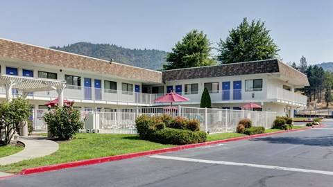 Motel 6 grants pass or