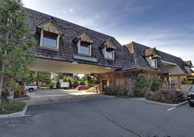 Riverside inn resort