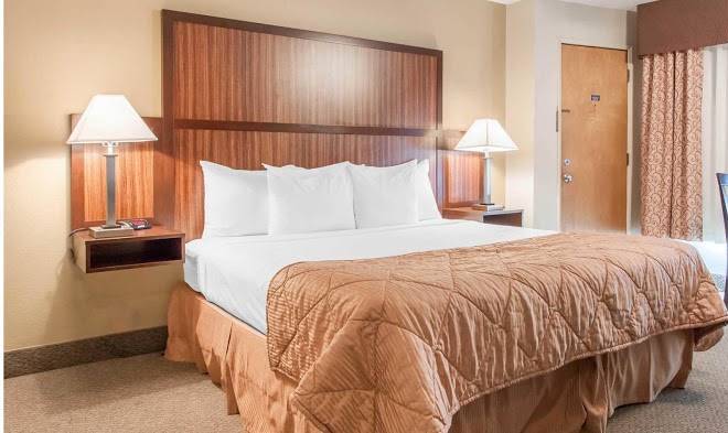 Clarion inn surfrider resort