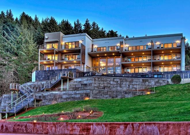 Whale cove inn