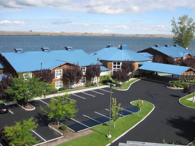 River lodge and grill