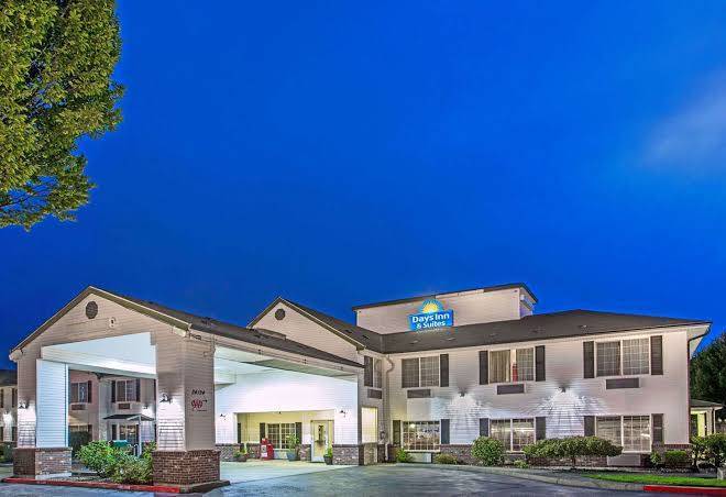 Days inn & suites by wyndham gresham