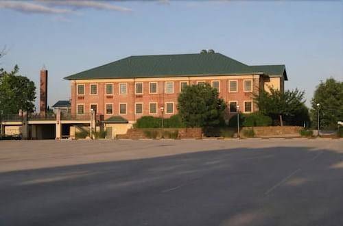 The bridges golf club guest quarters & green horizon grill