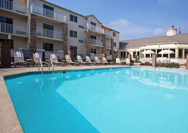 Holiday Inn Express & Suites Pittsburgh Airport Image