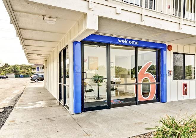 Motel 6 Pittsburgh Pa Crafton Image