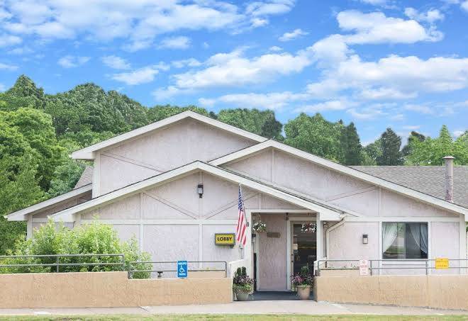 Super 8 by wyndham pittsburgh airport coraopolis area
