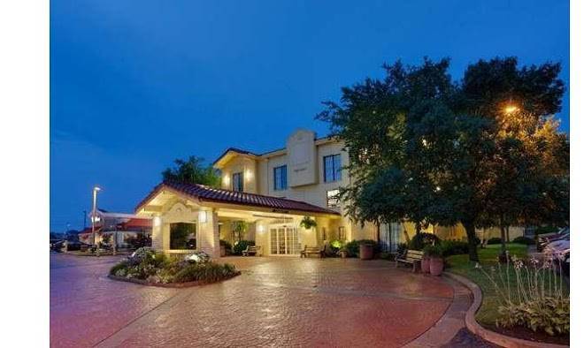 La Quinta Inn By Wyndham Pittsburgh Airport Image