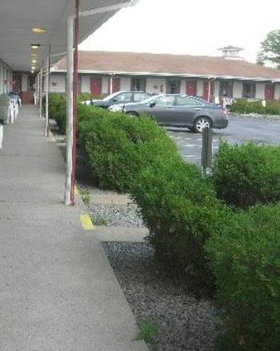 Beaver Falls Motel Image