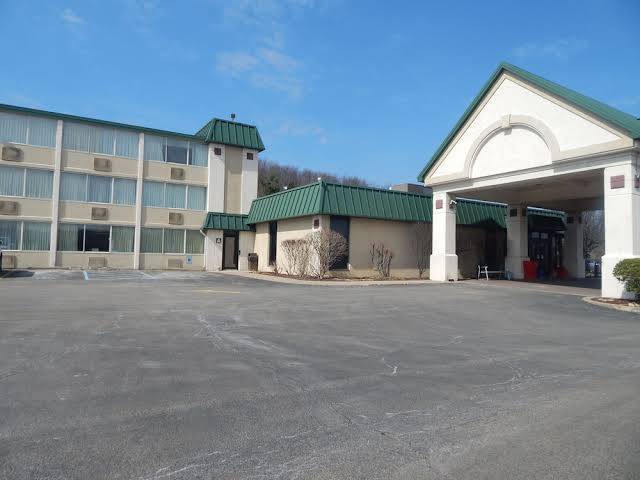 Ramada By Wyndham Beaver Falls Image