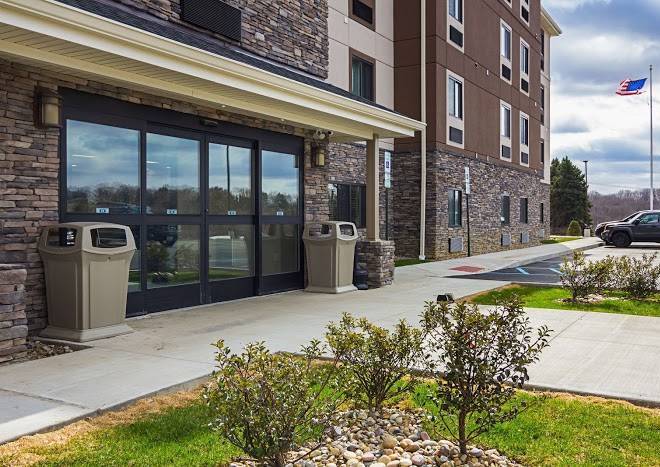 Suburban extended stay hotel