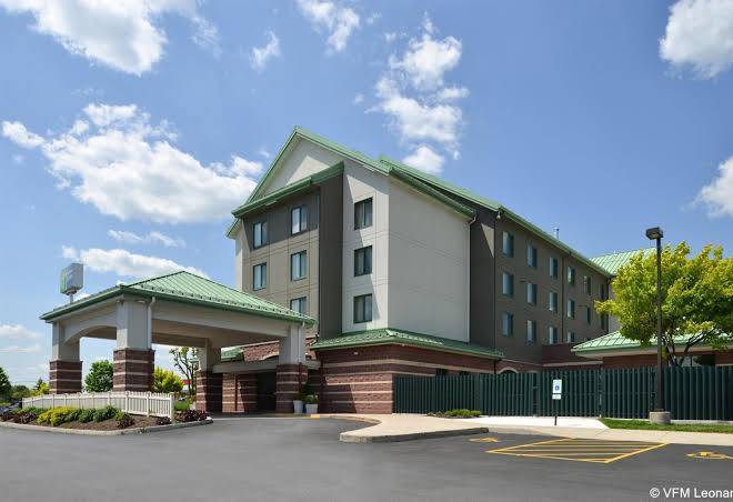 Holiday inn express breezewood