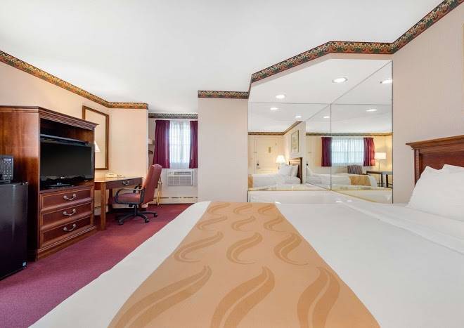 Quality inn breeze manor