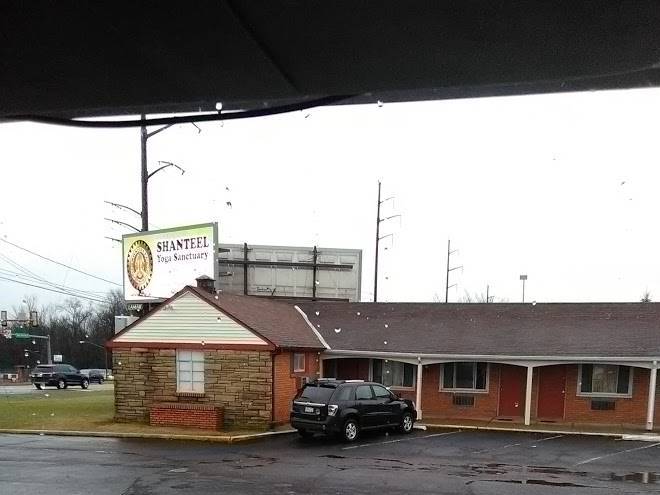 Patio court motel