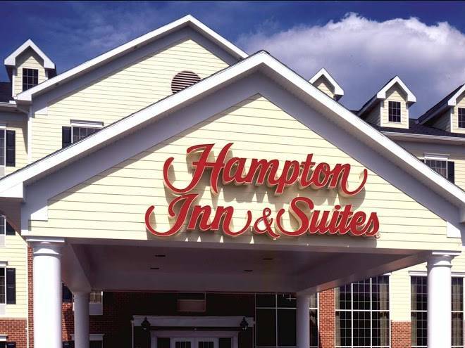 Hampton inn & suites state college at williamsburg square
