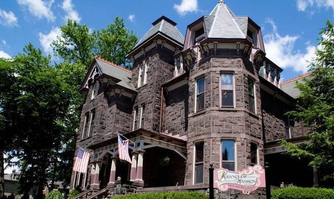 Reynolds Mansion Image