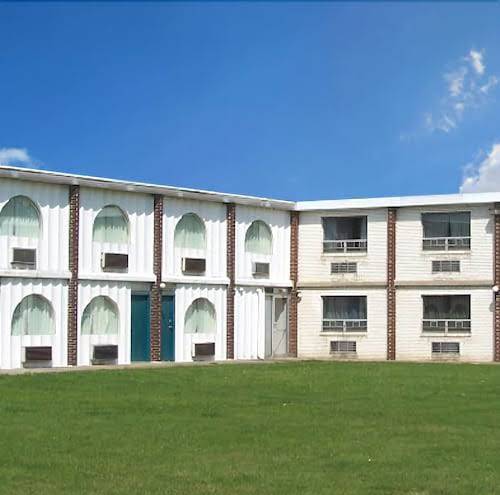 Harbor inn