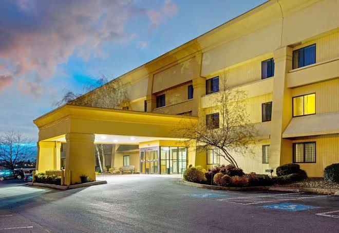 La quinta inn & suites by wyndham harrisburg airport hershey