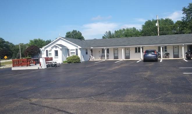 Colonial motel