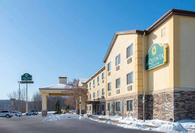 La Quinta Inn & Suites By Wyndham Erie Image