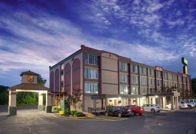 Super 8 by wyndham erie i 90