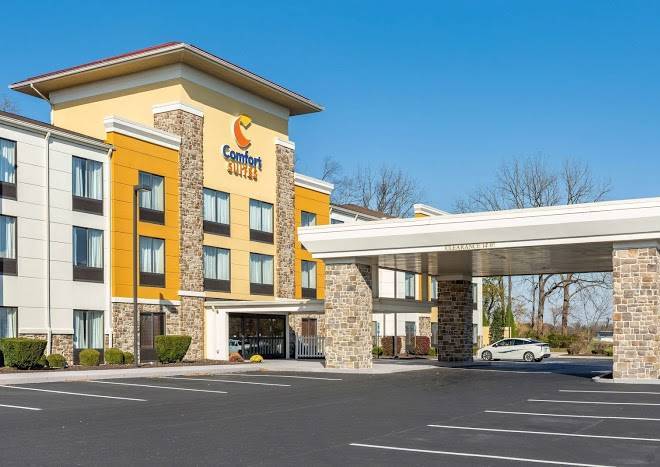 Comfort Suites Amish Country Image