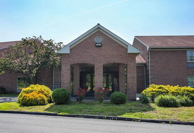 Days inn & suites by wyndham lancaster amish country