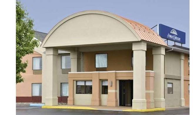 Howard johnson by wyndham allentown dorney hotel & suites