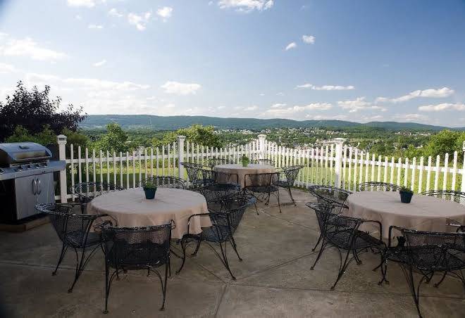 Host inn all suites hotel