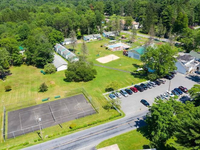 Chestnut Grove Family Resort Image