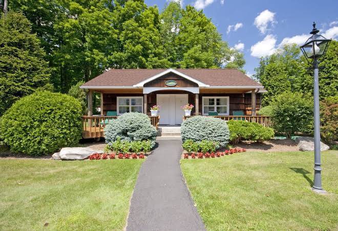 Crescent lodge & country inn