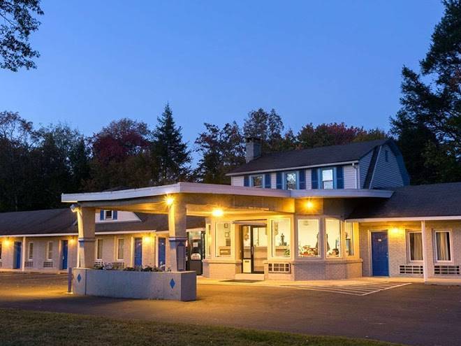 Night lodge pocono bartonsville