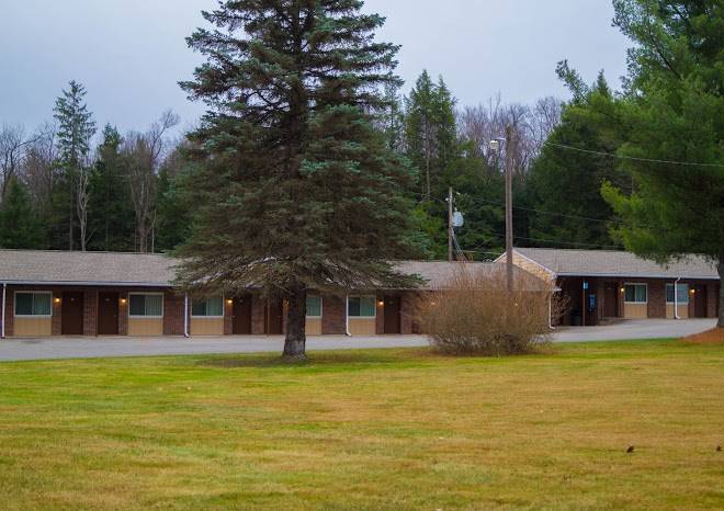 Sullivan trail inn & suites