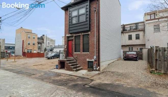 Urban oasis w roof deck 3 showers boho vibes