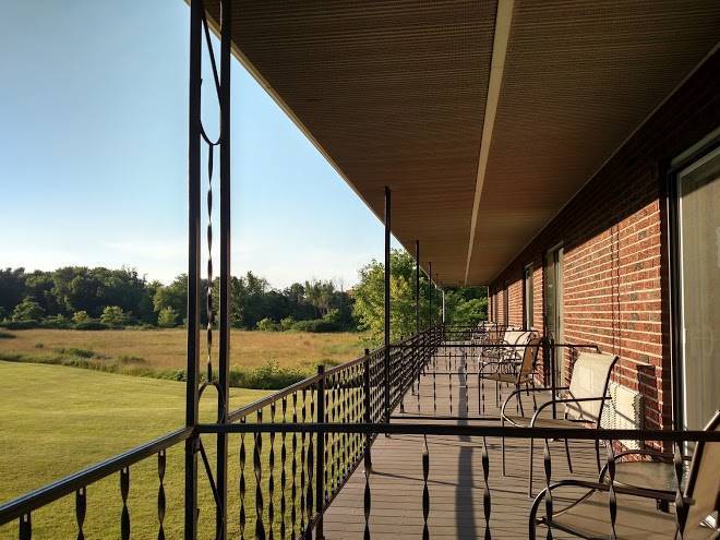 Colonial brick inn & suites