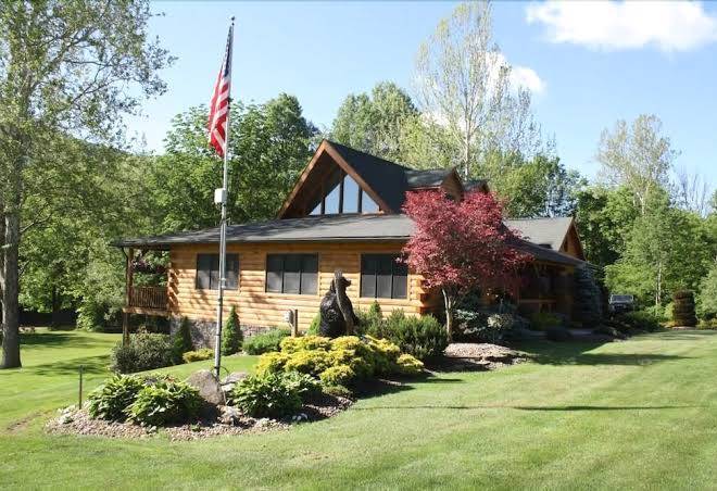 Rough cut lodge