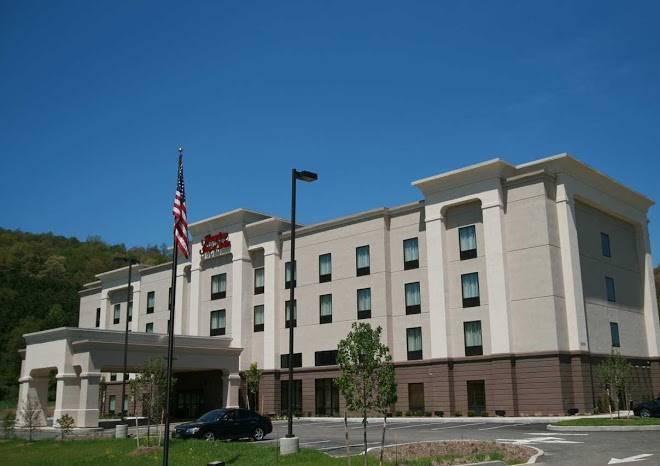 Hampton Inn & Suites Warren Image