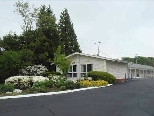 Harbor base inn