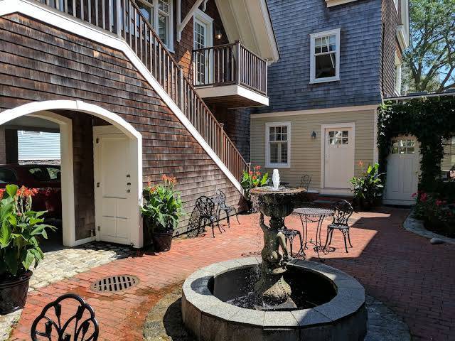Pelham court hotel