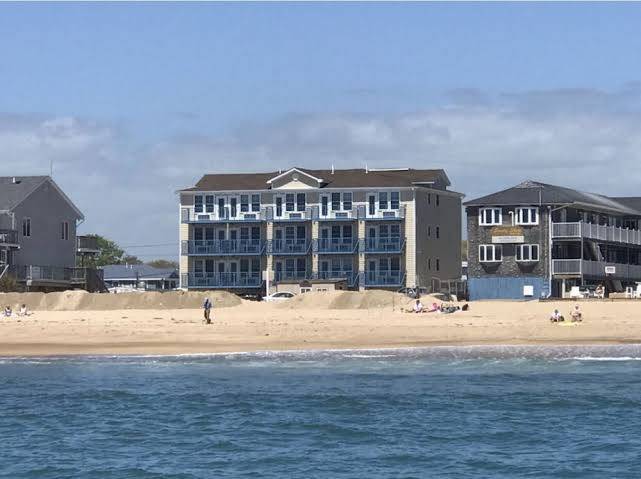 Misquamicut beach front inn