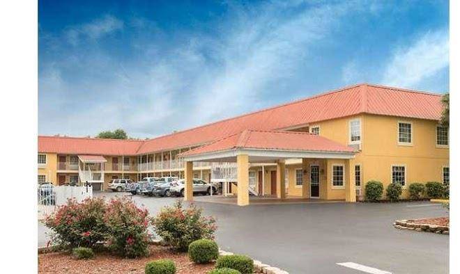 Days Inn By Wyndham Barnwell Image