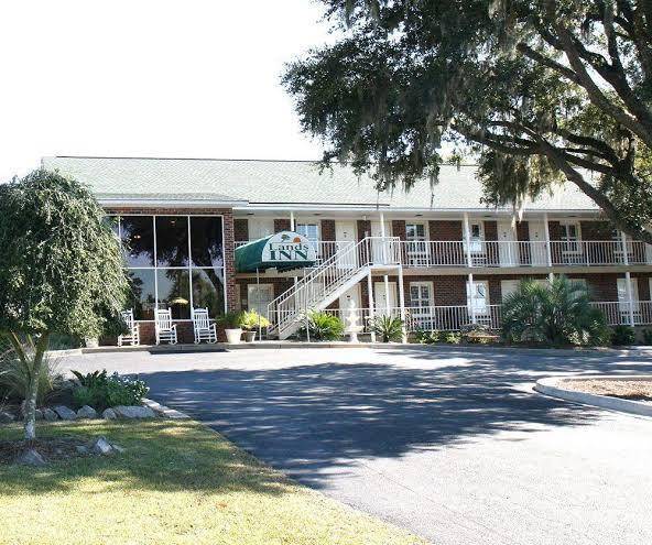 Creekside lands inn