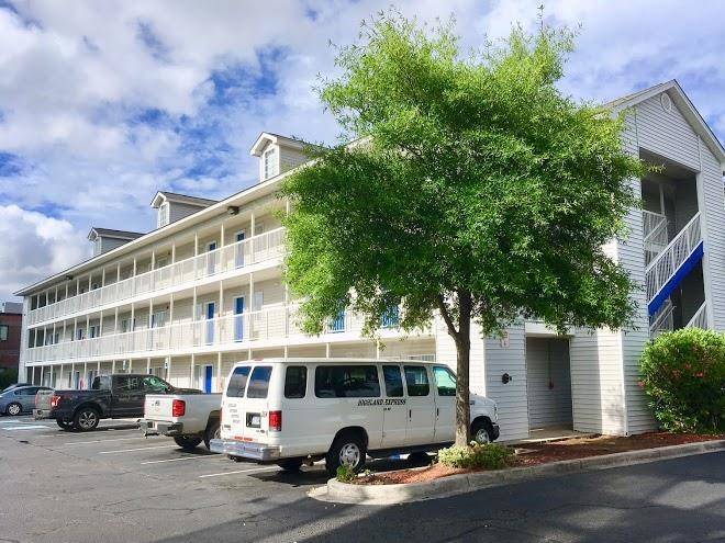 Intown Suites Extended Stay Charleston Sc Rivers Ave Image