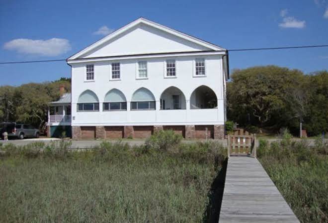 The pelican inn