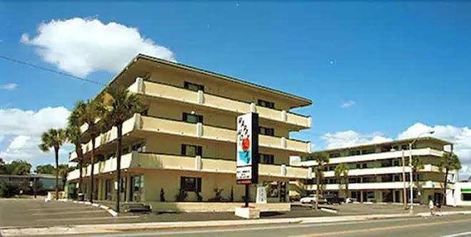 Happy holiday motel