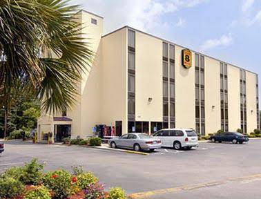 Super 8 by wyndham myrtle beach market common area
