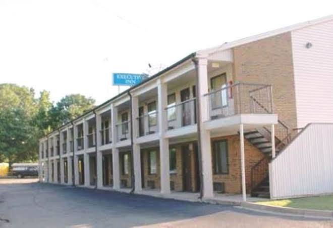 Executive Inn Image