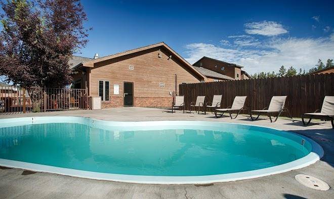 Best western golden spike inn & suites