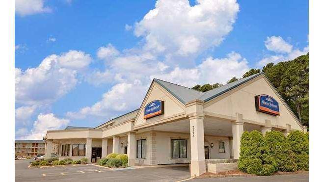 Howard Johnson By Wyndham Cleveland Image