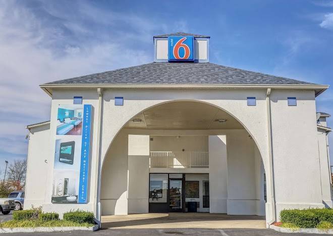 Motel 6 dickson tn